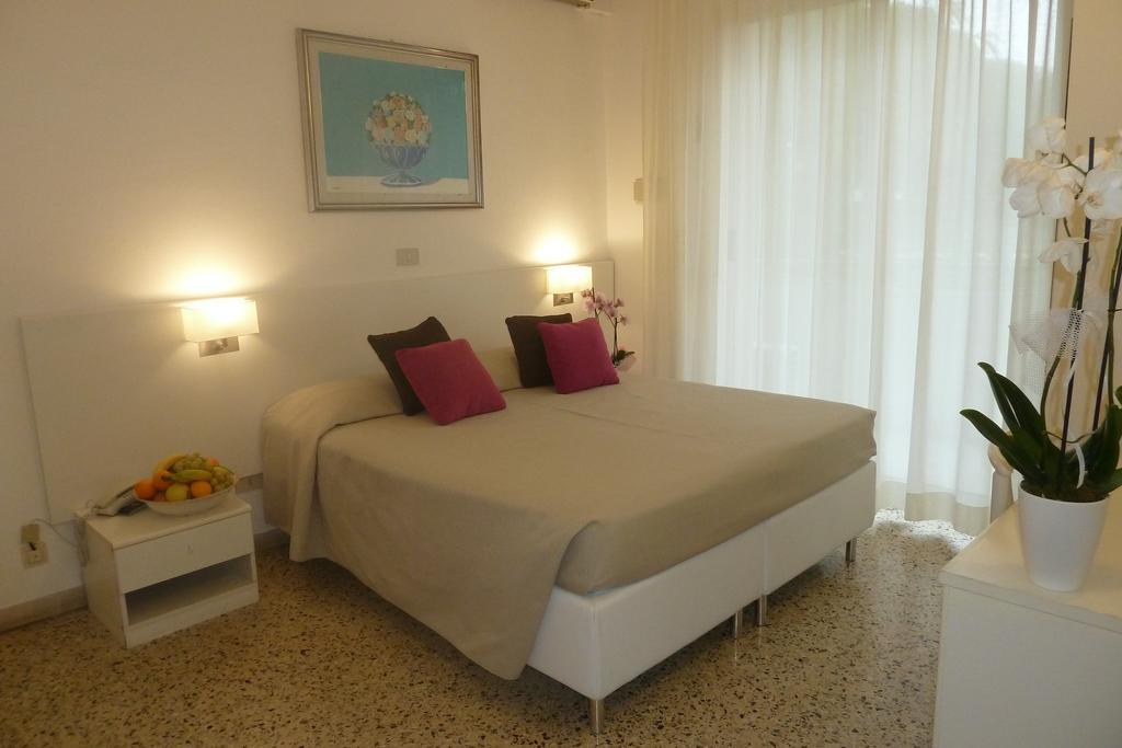 Hotel Astra Milano Marittima Exterior photo