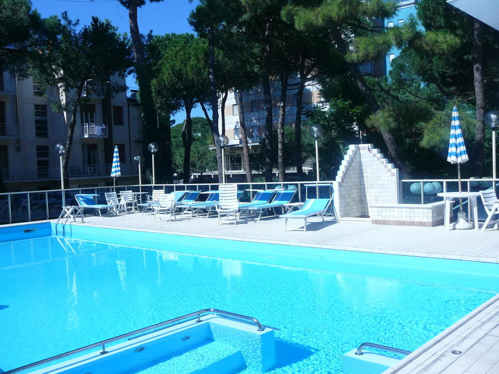 Hotel Astra Milano Marittima Exterior photo