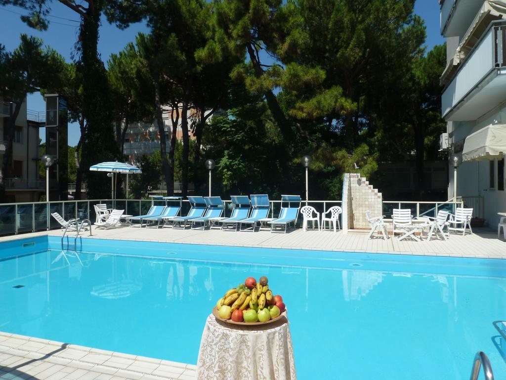 Hotel Astra Milano Marittima Exterior photo