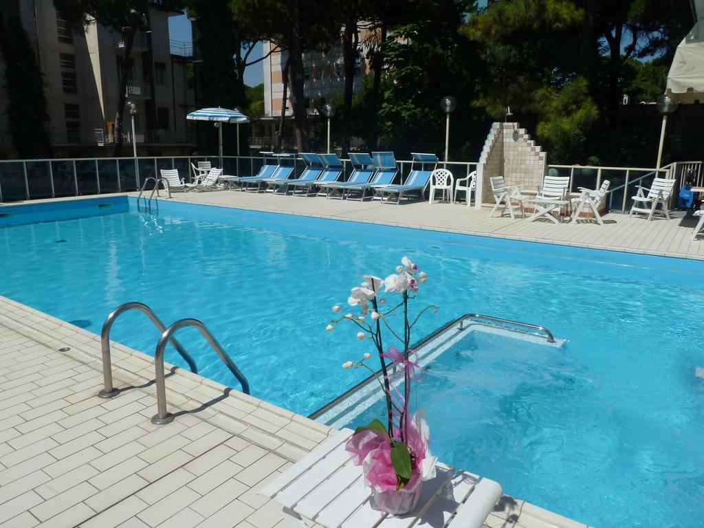Hotel Astra Milano Marittima Exterior photo